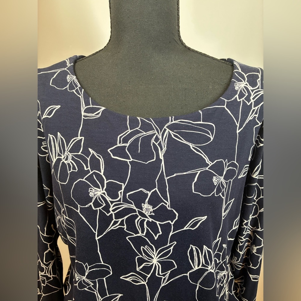 Chico's Navy and White Floral Blouse Size 2/ L - Picture 6 of 9
